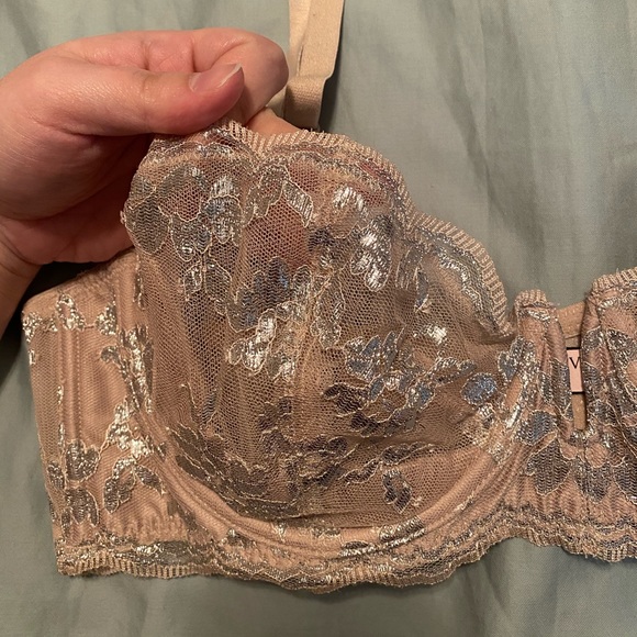 VS Dream Angel’s Unlined Push-up Bra - Picture 4 of 9